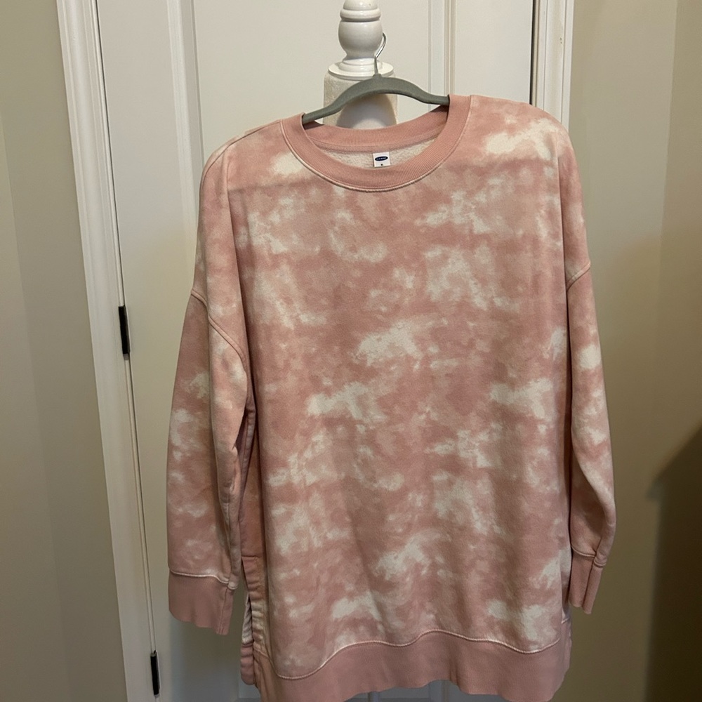 Old Navy Tie Dye Sweatshirt pink/mauve. Size XL. 52% cotton/48% polyester.